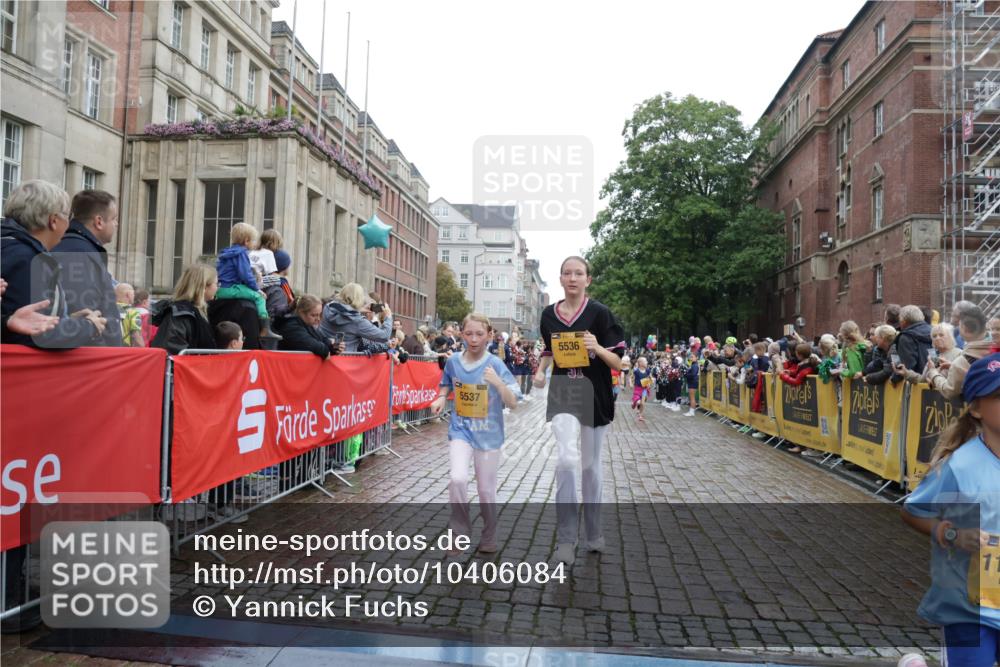 13.09.2026 - Kiel Lauf Yannick Fuchs http://msf.ph/oto/10406084 13.09.2026 08:58:23 Ziel 734, 1158, 1382, 2710, 3145, 3150, 3217, 3492, 3686, 4115, 4546, 4550, 4622, 6588, 7018, 8067, 9620, 9622, 9701, 9852, 10242, 10890, 10899, 10925, 11077, 57, 1462, 1791, 2326, 2908, 2964, 3020, 3567, 3891, 4025, 4185, 4491, 4995, 4999, 5005, 5093, 5666, 5895, 6056, 6246, 6350, 6428, 6984, 7026, 7031, 7574, 7576, 7604, 7812, 8668, 8674, 8675, 9097, 9372, 9490, 9585, 9622, 10566, 11638, 11673, 12216, 5536, 5537, 7407, 3020, 5666, 5895, 7058 meine-sportfotos.de