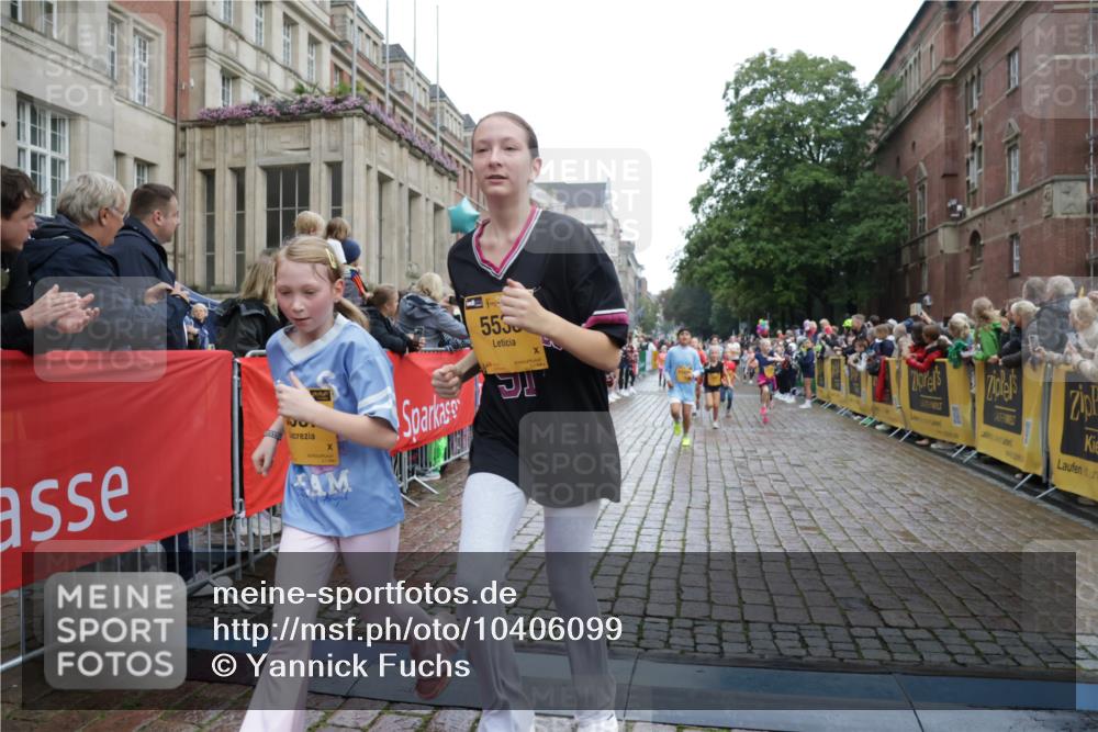 13.09.2026 - Kiel Lauf Yannick Fuchs http://msf.ph/oto/10406099 13.09.2026 08:58:24 Ziel 734, 1158, 1382, 2710, 3145, 3150, 3217, 3492, 3686, 4115, 4546, 4550, 4622, 5908, 6588, 7018, 8067, 9620, 9701, 9852, 10242, 10890, 10899, 10925, 11077, 57, 734, 1462, 1791, 2326, 2908, 2964, 3020, 3567, 3891, 4025, 4185, 4491, 4550, 4995, 4999, 5005, 5093, 5666, 5895, 6056, 6246, 6350, 6428, 6984, 7026, 7031, 7574, 7576, 7604, 7812, 8668, 8674, 8675, 9097, 9372, 9490, 9585, 9622, 10566, 10899, 11638, 11673, 12216, 5201, 5536, 5537, 6573, 7407, 57, 3020, 5666, 5895, 7058 meine-sportfotos.de