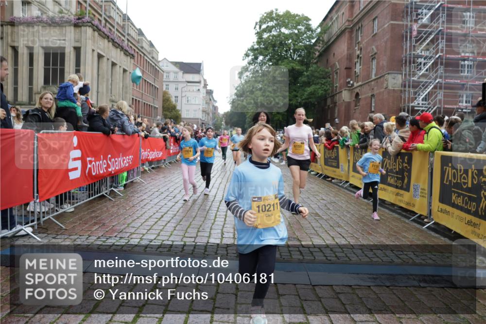13.09.2026 - Kiel Lauf Yannick Fuchs http://msf.ph/oto/10406181 13.09.2026 08:58:32 Ziel 515, 1188, 1382, 2100, 3217, 4622, 4965, 5092, 5200, 5908, 7022, 8354, 9852, 10242, 11430, 734, 1158, 1462, 1791, 2710, 2908, 3145, 3150, 3492, 3567, 3686, 3891, 4025, 4115, 4491, 4546, 4550, 4995, 4999, 5005, 6246, 6350, 6428, 6588, 6984, 7018, 7026, 7031, 7574, 7576, 7812, 8067, 8674, 8675, 9097, 9372, 9490, 9585, 9620, 9622, 9701, 9852, 10566, 10890, 10899, 10925, 11077, 11638, 11673, 12216, 27, 339, 1119, 1348, 3242, 5201, 5536, 5537, 6151, 6573, 7407, 57, 3020, 5666 meine-sportfotos.de