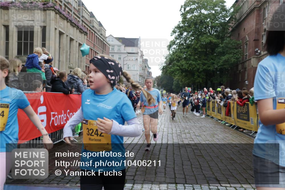 13.09.2026 - Kiel Lauf Yannick Fuchs http://msf.ph/oto/10406211 13.09.2026 08:58:34 Ziel 515, 1188, 1382, 2100, 3217, 4965, 5092, 5200, 5908, 7022, 8354, 11430, 11783, 734, 1158, 1462, 1791, 2710, 2908, 3145, 3150, 3217, 3492, 3567, 3686, 3891, 4115, 4491, 4546, 4550, 4622, 4995, 4999, 5005, 6246, 6350, 6428, 6588, 6984, 7018, 7026, 7031, 7574, 7576, 7812, 8067, 9097, 9372, 9490, 9585, 9620, 9622, 9701, 9852, 10242, 10566, 10890, 10899, 10925, 11077, 11638, 11673, 12216, 27, 339, 1119, 1348, 3242, 5201, 5536, 5537, 6151, 6573, 6896, 7407, 57 meine-sportfotos.de