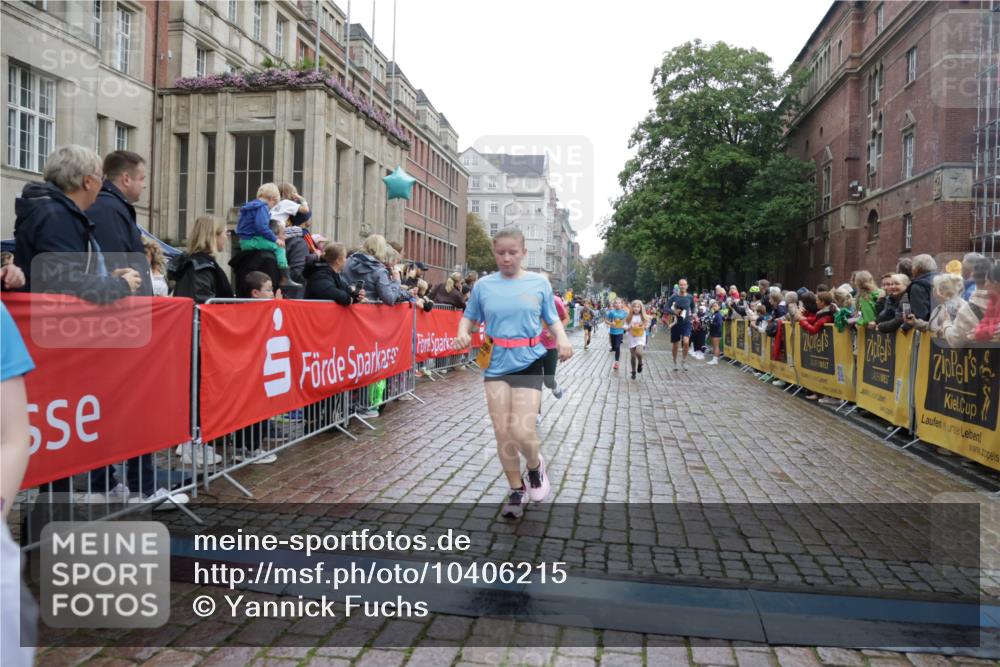 13.09.2026 - Kiel Lauf Yannick Fuchs http://msf.ph/oto/10406215 13.09.2026 08:58:35 Ziel 515, 1188, 1382, 2100, 4965, 5092, 5200, 5536, 5537, 5908, 7022, 8354, 11430, 11783, 12297, 734, 1158, 1382, 1462, 1791, 2710, 2908, 3145, 3150, 3217, 3492, 3567, 3686, 3891, 4115, 4491, 4546, 4550, 4622, 4995, 4999, 5005, 6246, 6350, 6428, 6588, 6984, 7018, 7026, 7031, 7574, 7576, 7812, 8067, 9097, 9372, 9490, 9585, 9620, 9622, 9701, 9852, 10242, 10566, 10890, 10899, 10925, 11077, 11638, 11673, 12216, 27, 339, 1119, 1348, 3242, 5201, 6151, 6573, 6896, 7223, 7407 meine-sportfotos.de