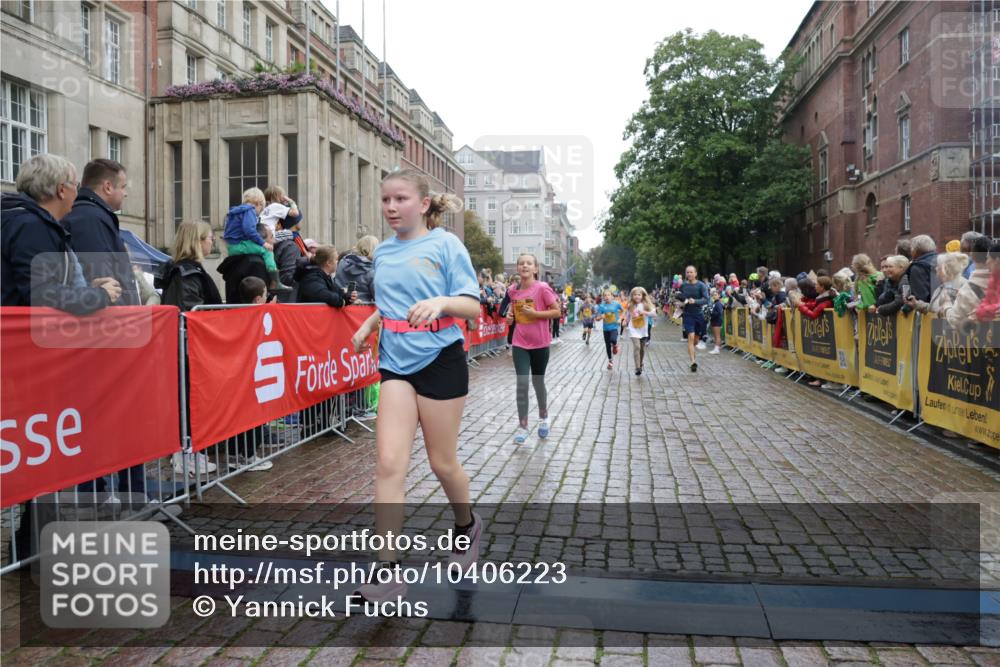 13.09.2026 - Kiel Lauf Yannick Fuchs http://msf.ph/oto/10406223 13.09.2026 08:58:35 Ziel 515, 1188, 1382, 2100, 4965, 5092, 5200, 5536, 5537, 5908, 7022, 8354, 11430, 11783, 12297, 734, 1158, 1382, 1462, 1791, 2710, 2908, 3145, 3150, 3217, 3492, 3567, 3686, 3891, 4115, 4491, 4546, 4550, 4622, 4995, 4999, 5005, 6246, 6350, 6428, 6588, 6984, 7018, 7026, 7031, 7574, 7576, 7812, 8067, 9097, 9372, 9490, 9585, 9620, 9622, 9701, 9852, 10242, 10566, 10890, 10899, 10925, 11077, 11638, 11673, 12216, 27, 339, 1119, 1348, 3242, 5201, 6151, 6573, 6896, 7223, 7407 meine-sportfotos.de