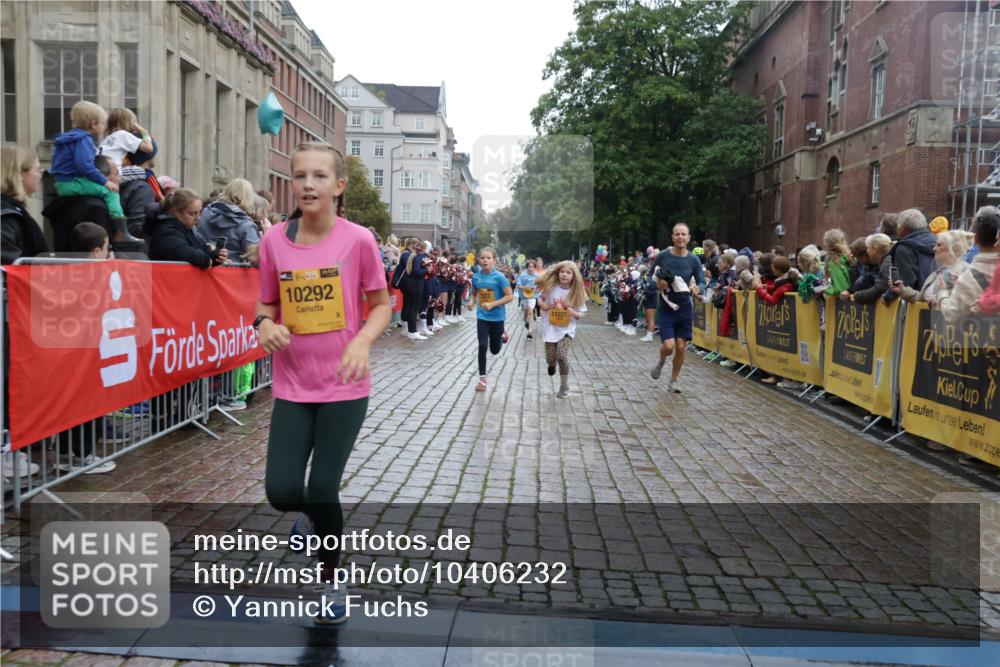 13.09.2026 - Kiel Lauf Yannick Fuchs http://msf.ph/oto/10406232 13.09.2026 08:58:37 Ziel 515, 1188, 2100, 4965, 5092, 5200, 5536, 5537, 5908, 7022, 8354, 11430, 11783, 12297, 734, 1158, 1382, 1462, 2710, 2908, 3145, 3150, 3217, 3492, 3567, 3686, 4115, 4491, 4546, 4550, 4622, 4995, 4999, 5005, 6246, 6350, 6428, 6588, 6984, 7018, 7026, 7031, 7574, 7576, 7812, 8067, 9097, 9372, 9490, 9585, 9620, 9622, 9701, 9852, 10242, 10566, 10890, 10899, 10925, 11077, 11638, 11673, 12216, 27, 339, 1119, 1348, 3242, 5201, 6151, 6573, 6896, 7223, 7407 meine-sportfotos.de