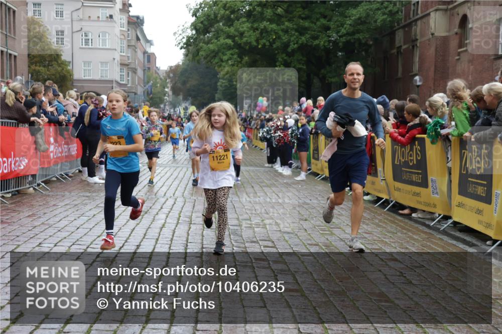 13.09.2026 - Kiel Lauf Yannick Fuchs http://msf.ph/oto/10406235 13.09.2026 08:58:37 Ziel 515, 1188, 2100, 4965, 5092, 5200, 5536, 5537, 5908, 7022, 8354, 11430, 11783, 12297, 734, 1158, 1382, 1462, 2710, 2908, 3145, 3150, 3217, 3492, 3567, 3686, 4115, 4491, 4546, 4550, 4622, 4995, 4999, 5005, 6246, 6350, 6428, 6588, 6984, 7018, 7026, 7031, 7574, 7576, 7812, 8067, 9097, 9372, 9490, 9585, 9620, 9622, 9701, 9852, 10242, 10566, 10890, 10899, 10925, 11077, 11638, 11673, 12216, 27, 339, 1119, 1348, 3242, 5201, 6151, 6573, 6896, 7223, 7407 meine-sportfotos.de