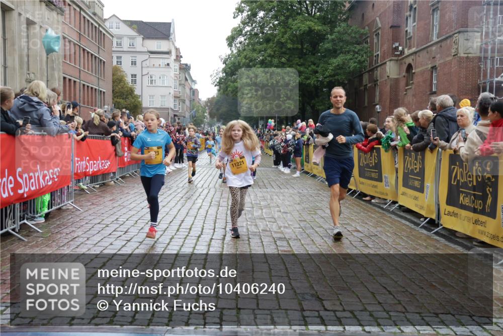 13.09.2026 - Kiel Lauf Yannick Fuchs http://msf.ph/oto/10406240 13.09.2026 08:58:37 Ziel 515, 1188, 2100, 4965, 5092, 5200, 5536, 5537, 5908, 7022, 8354, 11430, 11783, 12297, 734, 1158, 1382, 1462, 2710, 2908, 3145, 3150, 3217, 3492, 3567, 3686, 4115, 4491, 4546, 4550, 4622, 4995, 4999, 5005, 6246, 6350, 6428, 6588, 6984, 7018, 7026, 7031, 7574, 7576, 7812, 8067, 9097, 9372, 9490, 9585, 9620, 9622, 9701, 9852, 10242, 10566, 10890, 10899, 10925, 11077, 11638, 11673, 12216, 27, 339, 1119, 1348, 3242, 5201, 6151, 6573, 6896, 7223, 7407 meine-sportfotos.de