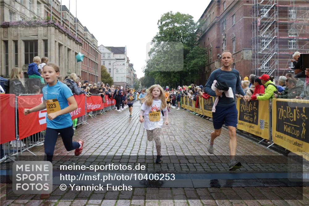 13.09.2026 - Kiel Lauf Yannick Fuchs http://msf.ph/oto/10406253 13.09.2026 08:58:38 Ziel 515, 1188, 2100, 4965, 5092, 5200, 5536, 5537, 5908, 7022, 7407, 8354, 11430, 11783, 12297, 734, 1158, 1382, 1462, 2710, 2908, 3145, 3150, 3217, 3492, 3567, 3686, 4115, 4491, 4546, 4550, 4622, 4995, 4999, 5005, 6246, 6350, 6428, 6588, 7018, 7026, 7031, 7574, 7576, 7812, 8067, 9097, 9372, 9490, 9585, 9620, 9622, 9701, 9852, 10242, 10566, 10890, 10899, 10925, 11077, 11638, 11673, 12216, 27, 339, 1119, 1348, 3242, 5201, 6151, 6573, 6883, 6896, 7223, 8944 meine-sportfotos.de