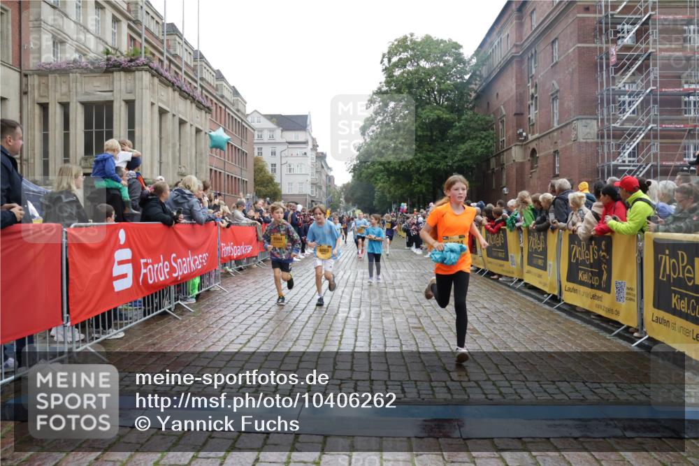 13.09.2026 - Kiel Lauf Yannick Fuchs http://msf.ph/oto/10406262 13.09.2026 08:58:40 Ziel 515, 1188, 1348, 2100, 4965, 5092, 5200, 5201, 5536, 5537, 6573, 7022, 7407, 8354, 11252, 11430, 11783, 12297, 734, 1158, 1188, 1382, 2710, 2908, 3145, 3150, 3217, 3492, 3567, 3686, 4115, 4491, 4546, 4550, 4622, 4995, 4999, 5005, 5908, 6246, 6428, 6588, 7018, 7026, 7031, 7574, 7576, 7812, 8067, 9097, 9372, 9490, 9585, 9620, 9622, 9701, 9852, 10242, 10566, 10890, 10899, 10925, 11077, 11638, 11673, 12216, 27, 339, 1119, 3242, 6151, 6883, 6896, 7223, 7739, 8944 meine-sportfotos.de