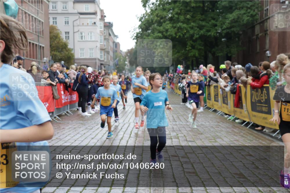 13.09.2026 - Kiel Lauf Yannick Fuchs http://msf.ph/oto/10406280 13.09.2026 08:58:42 Ziel 27, 339, 515, 1348, 2100, 5092, 5200, 5201, 5536, 5537, 6573, 7022, 7407, 8354, 9773, 11252, 11430, 11783, 12297, 12517, 734, 1158, 1188, 1382, 2710, 2908, 3145, 3150, 3217, 3492, 3686, 4115, 4491, 4546, 4550, 4622, 4965, 4999, 5005, 5908, 6246, 6428, 6588, 7018, 7026, 7031, 7576, 8067, 9097, 9372, 9490, 9585, 9620, 9622, 9701, 9852, 10242, 10890, 10899, 10925, 11077, 11638, 11673, 12216, 1119, 2725, 3242, 5106, 5629, 6151, 6883, 6896, 7223, 7739, 7916, 8944 meine-sportfotos.de