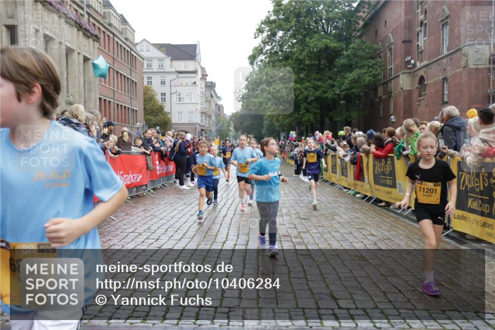 13.09.2026 - Kiel Lauf Yannick Fuchs http://msf.ph/oto/10406284 13.09.2026 08:58:42 Ziel 27, 339, 515, 1348, 2100, 5092, 5200, 5201, 5536, 5537, 6573, 7022, 7407, 8354, 9773, 11252, 11430, 11783, 12297, 12517, 734, 1158, 1188, 1382, 2710, 2908, 3145, 3150, 3217, 3492, 3686, 4115, 4491, 4546, 4550, 4622, 4965, 4999, 5005, 5908, 6246, 6428, 6588, 7018, 7026, 7031, 7576, 8067, 9097, 9372, 9490, 9585, 9620, 9622, 9701, 9852, 10242, 10890, 10899, 10925, 11077, 11638, 11673, 12216, 1119, 2725, 3242, 5106, 5629, 6151, 6883, 6896, 7223, 7739, 7916, 8944 meine-sportfotos.de