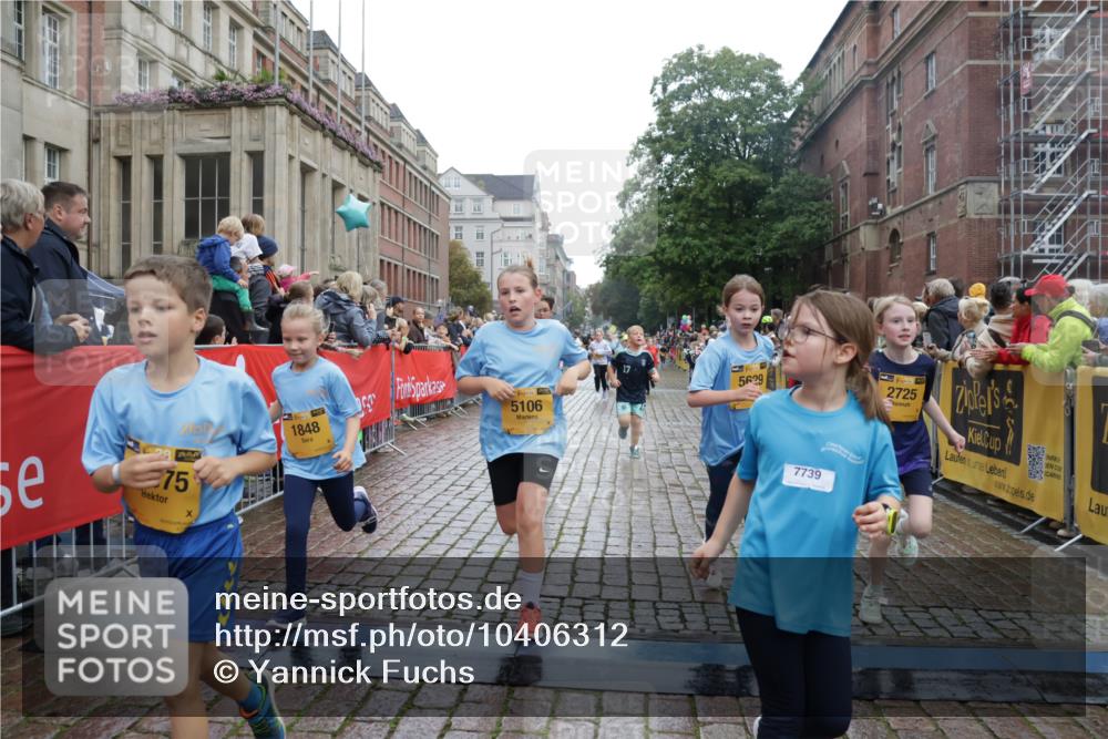 13.09.2026 - Kiel Lauf Yannick Fuchs http://msf.ph/oto/10406312 13.09.2026 08:58:45 Ziel 27, 339, 515, 1119, 1348, 2100, 3242, 5092, 5200, 5201, 5536, 5537, 6151, 6573, 7022, 7407, 9773, 10211, 10821, 11252, 11386, 11430, 11783, 11924, 12297, 12517, 515, 734, 1158, 1188, 1382, 2710, 3145, 3150, 3217, 3492, 3686, 4115, 4491, 4546, 4550, 4622, 4965, 5908, 6246, 6428, 6588, 7018, 7026, 8067, 8354, 9585, 9620, 9622, 9701, 9852, 10242, 10890, 10899, 10925, 11077, 11673, 512, 1848, 2725, 5106, 5629, 6883, 6896, 7223, 7739, 7916, 8944 meine-sportfotos.de