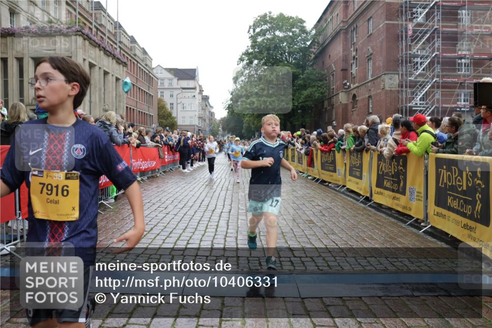 13.09.2026 - Kiel Lauf Yannick Fuchs http://msf.ph/oto/10406331 13.09.2026 08:58:46 Ziel 27, 339, 1119, 1348, 2100, 3242, 5092, 5200, 5201, 5536, 5537, 6151, 6573, 7022, 7407, 9773, 10211, 10821, 11252, 11386, 11430, 11783, 11924, 12297, 12517, 515, 734, 1158, 1188, 1382, 2100, 2710, 3145, 3150, 3217, 3492, 3686, 4115, 4491, 4546, 4550, 4622, 4965, 5908, 6246, 6428, 6588, 7018, 7022, 8067, 8354, 9585, 9620, 9622, 9701, 9852, 10242, 10890, 10899, 10925, 11077, 11673, 512, 1848, 2725, 4026, 5106, 5629, 6883, 6896, 7028, 7223, 7739, 7916, 8944, 734 meine-sportfotos.de