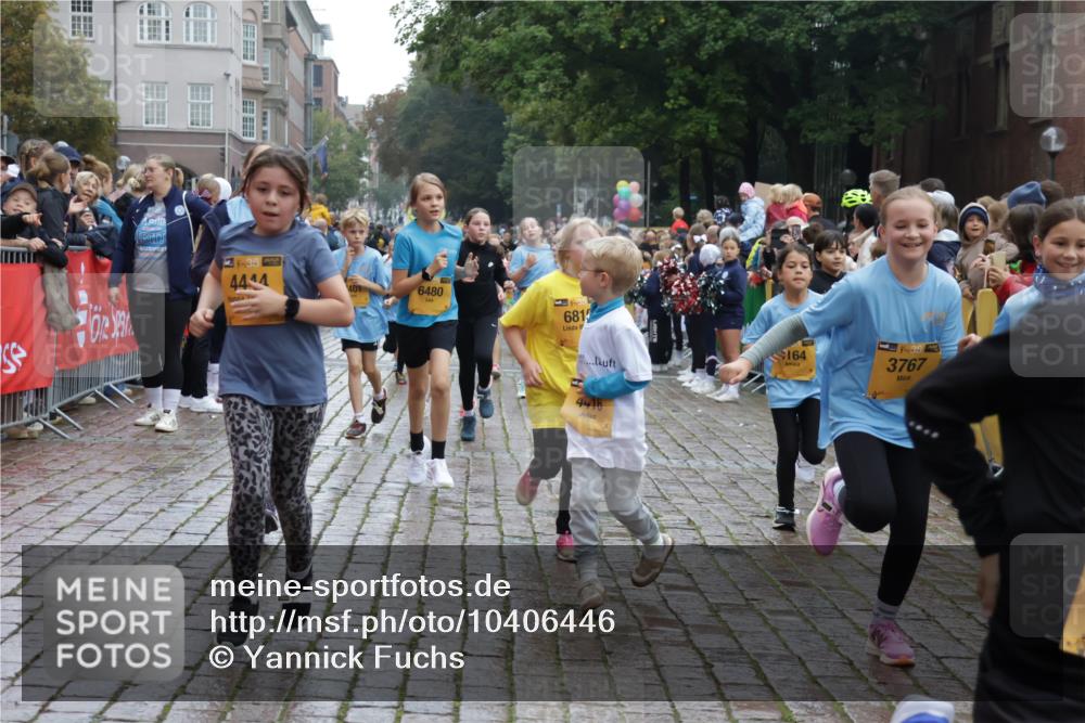 13.09.2026 - Kiel Lauf Yannick Fuchs http://msf.ph/oto/10406446 13.09.2026 08:58:58 Ziel 512, 1119, 1848, 2725, 3242, 5106, 5629, 6151, 6883, 6896, 7223, 7739, 7916, 8944, 10211, 10292, 10334, 10821, 11201, 11386, 11575, 11924, 27, 339, 515, 1188, 1348, 1382, 2100, 3217, 4622, 4965, 5092, 5200, 5201, 5536, 5537, 5908, 6573, 7022, 7407, 8354, 9773, 10211, 10242, 11252, 11430, 11783, 12297, 12517, 118, 3543, 3666, 3767, 4026, 4064, 4164, 4444, 6480, 6816, 7028, 7706, 8261, 9215, 9430, 1158, 1382, 3145, 3150, 3217, 3492, 3686, 4115, 4546, 4622 meine-sportfotos.de