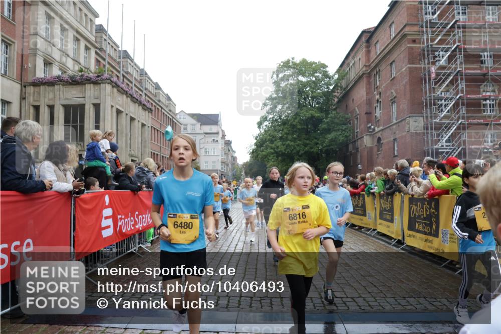 13.09.2026 - Kiel Lauf Yannick Fuchs http://msf.ph/oto/10406493 13.09.2026 08:59:01 Ziel 512, 1848, 2725, 4026, 5106, 5629, 6883, 6896, 7028, 7223, 7739, 7916, 8944, 10292, 10334, 11201, 11575, 27, 339, 515, 1119, 1188, 1348, 2100, 3242, 4965, 5092, 5200, 5201, 5536, 5537, 5908, 6151, 6573, 7022, 7407, 8354, 9773, 10211, 10821, 11252, 11386, 11430, 11783, 11924, 12297, 12517, 118, 3543, 3666, 3767, 3803, 3958, 4064, 4164, 4426, 4444, 5590, 6480, 6816, 7401, 7706, 8261, 9215, 9293, 9430, 1158, 1382, 3217, 3686, 4115, 4546, 4622 meine-sportfotos.de