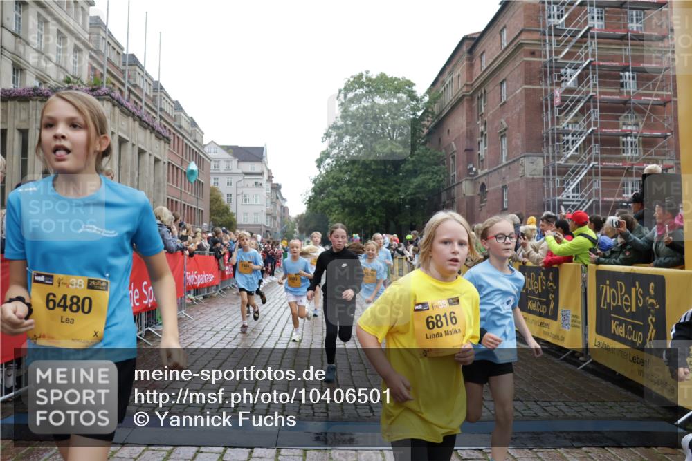 13.09.2026 - Kiel Lauf Yannick Fuchs http://msf.ph/oto/10406501 13.09.2026 08:59:02 Ziel 512, 1848, 2725, 4026, 5106, 5629, 6883, 6896, 7028, 7223, 7739, 7916, 8261, 8944, 10292, 10334, 11201, 11575, 27, 339, 515, 1119, 1188, 1348, 2100, 3242, 4965, 5092, 5200, 5201, 5536, 5537, 5908, 6151, 6573, 7022, 7407, 8354, 9773, 10211, 10821, 11252, 11386, 11430, 11783, 11924, 12297, 12517, 118, 3543, 3666, 3767, 3803, 3958, 4064, 4164, 4426, 4444, 5590, 6480, 6816, 7337, 7371, 7401, 7706, 9215, 9293, 9430, 1158, 1382, 3217, 3686, 4115, 4622 meine-sportfotos.de