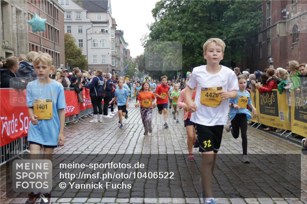 13.09.2026 - Kiel Lauf Yannick Fuchs http://msf.ph/oto/10406522 13.09.2026 08:59:04 Ziel 118, 512, 1848, 2725, 4026, 5106, 5629, 6883, 6896, 7028, 7223, 7739, 7916, 8261, 8944, 9215, 10334, 11201, 11575, 27, 339, 515, 1119, 1188, 1348, 2100, 3242, 4965, 5092, 5200, 5201, 5536, 5537, 5908, 6151, 6573, 6896, 7022, 7407, 8354, 9773, 10211, 10292, 10821, 11252, 11386, 11430, 11783, 11924, 12297, 12517, 3543, 3666, 3767, 3803, 3958, 4064, 4164, 4426, 4444, 5131, 5590, 6480, 6816, 7337, 7371, 7401, 7706, 9293, 9430, 1382, 3217, 4622 meine-sportfotos.de