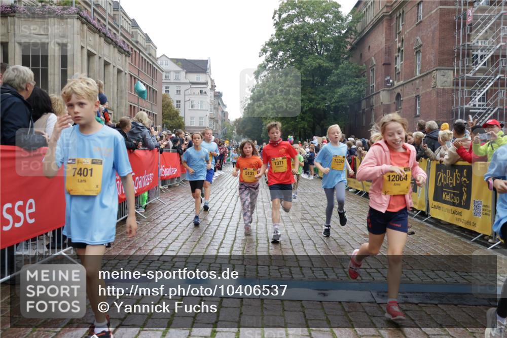 13.09.2026 - Kiel Lauf Yannick Fuchs http://msf.ph/oto/10406537 13.09.2026 08:59:05 Ziel 118, 512, 1848, 2725, 3666, 4026, 5106, 5629, 6883, 7028, 7223, 7739, 7916, 8261, 8944, 9215, 10334, 11201, 11575, 27, 339, 515, 1119, 1188, 1348, 2100, 3242, 4965, 5092, 5200, 5201, 5536, 5537, 6151, 6573, 6896, 7022, 7223, 7407, 8354, 9773, 10211, 10292, 10821, 11252, 11386, 11430, 11783, 11924, 12297, 12517, 3543, 3767, 3803, 3958, 4064, 4164, 4426, 4444, 4498, 5131, 5590, 6480, 6816, 7337, 7371, 7401, 7706, 9293, 9430, 1382, 3217, 4622 meine-sportfotos.de