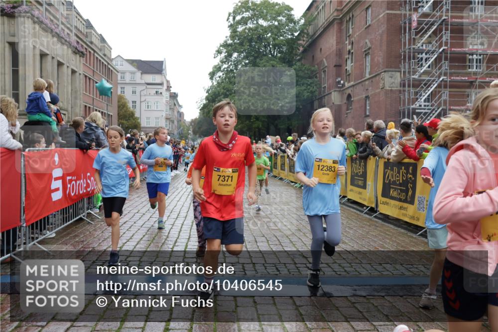 13.09.2026 - Kiel Lauf Yannick Fuchs http://msf.ph/oto/10406545 13.09.2026 08:59:06 Ziel 118, 512, 1848, 2725, 3543, 3666, 4026, 5106, 5629, 6883, 7028, 7739, 7916, 8261, 8944, 9215, 10334, 11201, 11575, 27, 339, 515, 1119, 1348, 2100, 3242, 4965, 5092, 5200, 5201, 5536, 5537, 6151, 6573, 6896, 7022, 7223, 7407, 8354, 9773, 10211, 10292, 10821, 11252, 11386, 11430, 11783, 11924, 12297, 12517, 3767, 3803, 3958, 4064, 4164, 4426, 4444, 4498, 4886, 5131, 5590, 6480, 6816, 7337, 7371, 7401, 7706, 9293, 9430, 1382, 3217 meine-sportfotos.de