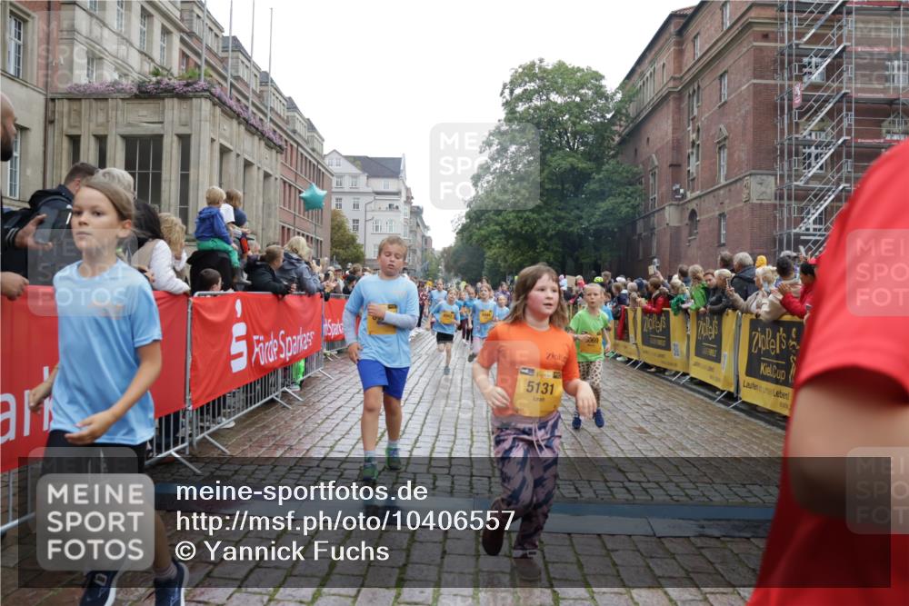 13.09.2026 - Kiel Lauf Yannick Fuchs http://msf.ph/oto/10406557 13.09.2026 08:59:07 Ziel 118, 512, 1848, 2725, 3543, 3666, 4026, 5106, 5629, 6883, 7028, 7739, 7916, 8261, 8944, 9215, 10334, 11201, 11575, 27, 339, 515, 1119, 1348, 2100, 3242, 5092, 5200, 5201, 5536, 5537, 6151, 6573, 6896, 7022, 7223, 7407, 8354, 9773, 10211, 10292, 10334, 10821, 11252, 11386, 11430, 11783, 11924, 12297, 12517, 125, 3767, 3803, 3958, 4064, 4164, 4426, 4444, 4498, 4886, 5131, 5590, 6480, 6816, 7337, 7371, 7401, 7706, 9293, 9430, 1382 meine-sportfotos.de