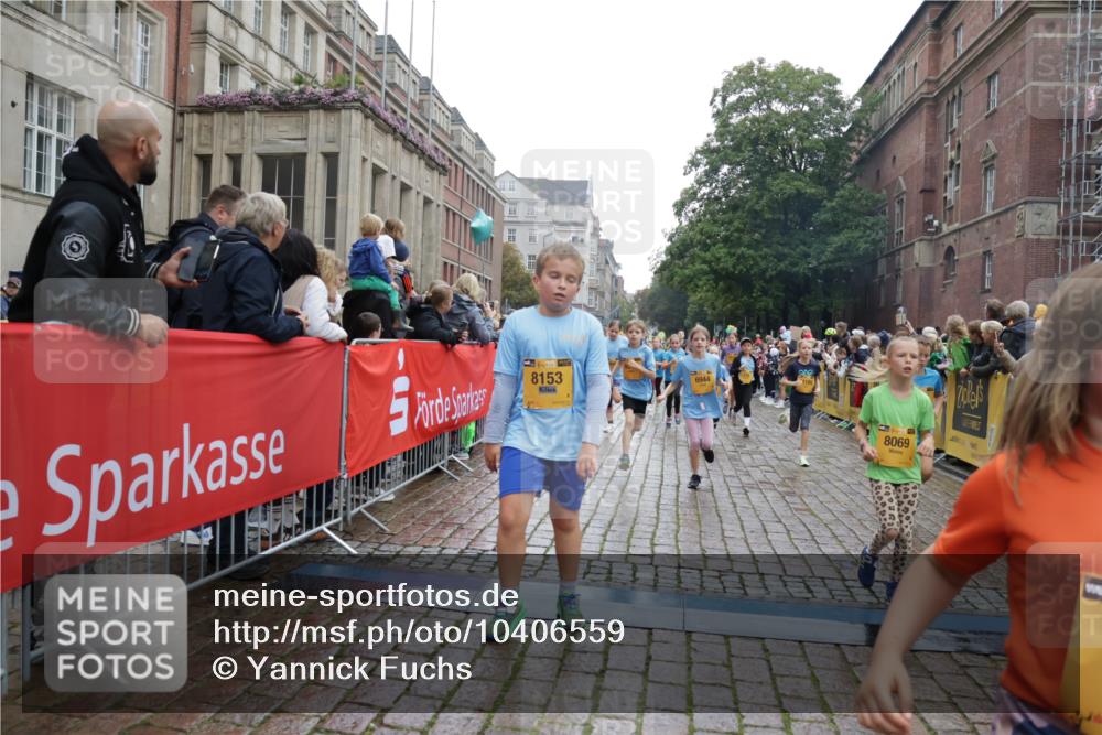 13.09.2026 - Kiel Lauf Yannick Fuchs http://msf.ph/oto/10406559 13.09.2026 08:59:08 Ziel 118, 512, 1848, 2725, 3543, 3666, 4026, 5106, 5629, 6883, 7028, 7739, 7916, 8261, 8944, 9215, 11201, 11575, 27, 339, 515, 1119, 1348, 2100, 3242, 5092, 5200, 5201, 5536, 5537, 6151, 6573, 6883, 6896, 7022, 7223, 7407, 8354, 8944, 9773, 10211, 10292, 10334, 10821, 11252, 11386, 11430, 11783, 11924, 12297, 12517, 125, 1413, 3767, 3803, 3958, 4064, 4164, 4426, 4444, 4498, 4886, 5016, 5131, 5590, 6480, 6816, 6943, 7337, 7371, 7401, 7706, 9293, 9430 meine-sportfotos.de