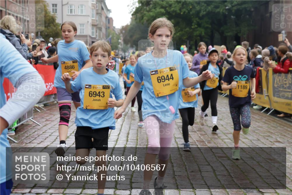 13.09.2026 - Kiel Lauf Yannick Fuchs http://msf.ph/oto/10406567 13.09.2026 08:59:09 Ziel 118, 512, 1848, 2725, 3543, 3666, 4026, 4064, 5106, 5629, 7028, 7739, 7916, 8261, 9215, 9430, 11201, 11575, 27, 339, 515, 1119, 1348, 2100, 3242, 5092, 5200, 5201, 5536, 5537, 6151, 6573, 6883, 6896, 7022, 7223, 7407, 8944, 9773, 10211, 10292, 10334, 10821, 11201, 11252, 11386, 11430, 11783, 11924, 12297, 12517, 125, 1413, 1792, 3165, 3767, 3803, 3958, 4164, 4426, 4444, 4498, 4886, 5016, 5131, 5590, 6480, 6816, 6943, 7337, 7371, 7401, 7706, 9293 meine-sportfotos.de