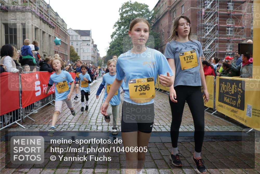 13.09.2026 - Kiel Lauf Yannick Fuchs http://msf.ph/oto/10406605 13.09.2026 08:59:13 Ziel 118, 512, 1848, 3543, 3666, 3767, 4026, 4064, 4164, 4444, 6480, 6816, 7028, 7706, 8261, 9215, 9430, 9623, 10682, 11575, 11808, 27, 339, 512, 1119, 1348, 1848, 2725, 3242, 5106, 5201, 5536, 5537, 5629, 6151, 6573, 6883, 6896, 7223, 7407, 7739, 7916, 8944, 9773, 10211, 10292, 10334, 10821, 11201, 11252, 11386, 11575, 11783, 11924, 12297, 12517, 125, 579, 1413, 1549, 1792, 2342, 3165, 3803, 3890, 3958, 4426, 4481, 4498, 4886, 5016, 5131, 5590, 6943, 7337, 7371, 7401, 9293 meine-sportfotos.de