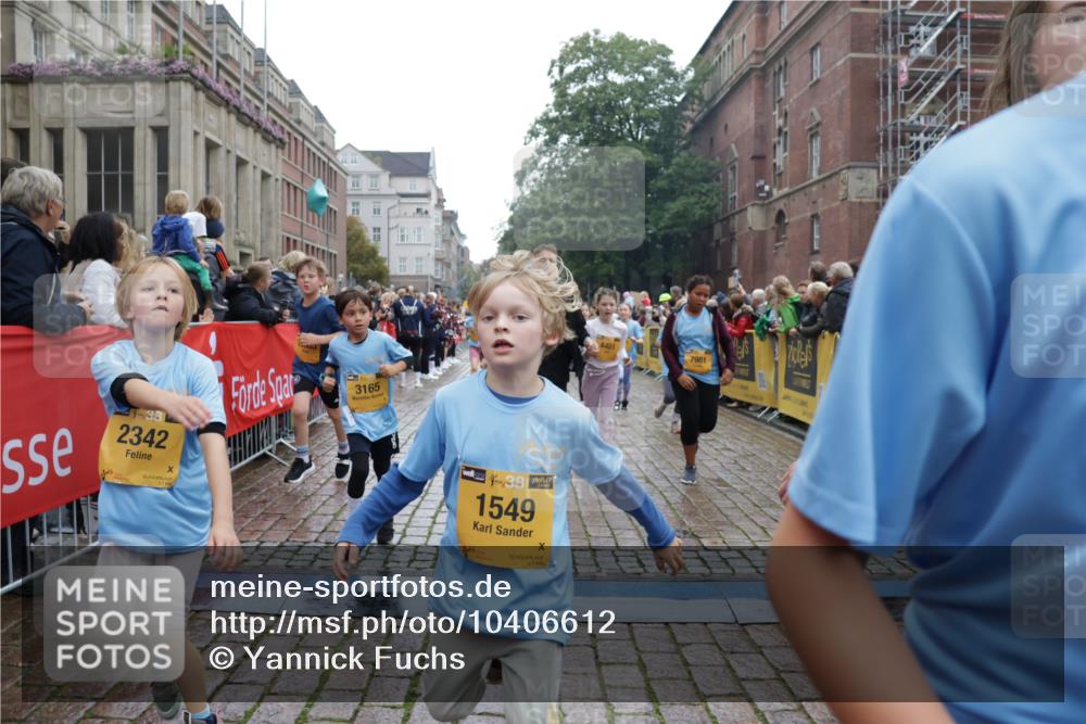 13.09.2026 - Kiel Lauf Yannick Fuchs http://msf.ph/oto/10406612 13.09.2026 08:59:14 Ziel 118, 3543, 3666, 3767, 4026, 4064, 4164, 4444, 6480, 6816, 7028, 7706, 8261, 9215, 9430, 9623, 10682, 11808, 27, 339, 512, 1119, 1348, 1848, 2725, 3242, 5106, 5201, 5536, 5537, 5629, 6151, 6573, 6883, 6896, 7223, 7407, 7739, 7916, 8944, 9773, 10211, 10292, 10334, 10821, 11201, 11252, 11386, 11575, 11924, 12297, 12517, 125, 579, 1413, 1549, 1792, 2342, 3165, 3803, 3890, 3958, 4426, 4481, 4498, 4886, 5016, 5131, 5590, 6943, 7337, 7371, 7401, 9293 meine-sportfotos.de