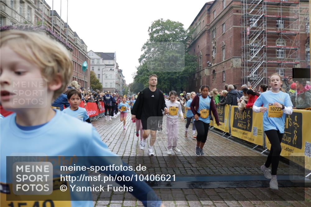 13.09.2026 - Kiel Lauf Yannick Fuchs http://msf.ph/oto/10406621 13.09.2026 08:59:15 Ziel 118, 3543, 3666, 3767, 3803, 4026, 4064, 4164, 4426, 4444, 6480, 6816, 7028, 7401, 7706, 8261, 9215, 9293, 9430, 9623, 10682, 11617, 11808, 27, 339, 512, 1119, 1348, 1848, 2725, 3242, 5106, 5201, 5536, 5537, 5629, 6151, 6573, 6883, 6896, 7223, 7407, 7739, 7916, 8944, 9773, 10211, 10292, 10334, 10821, 11201, 11252, 11386, 11575, 11924, 12297, 12517, 125, 579, 1413, 1549, 1792, 2342, 3165, 3537, 3890, 3958, 4481, 4498, 4886, 5016, 5131, 5590, 6943, 7337, 7371 meine-sportfotos.de