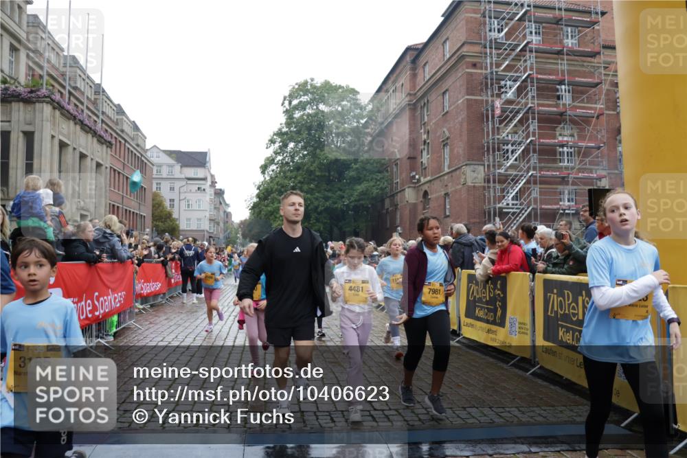 13.09.2026 - Kiel Lauf Yannick Fuchs http://msf.ph/oto/10406623 13.09.2026 08:59:15 Ziel 118, 3543, 3666, 3767, 3803, 4026, 4064, 4164, 4426, 4444, 6480, 6816, 7028, 7401, 7706, 8261, 9215, 9293, 9430, 9623, 10682, 11617, 11808, 27, 339, 512, 1119, 1348, 1848, 2725, 3242, 5106, 5201, 5536, 5537, 5629, 6151, 6573, 6883, 6896, 7223, 7407, 7739, 7916, 8944, 9773, 10211, 10292, 10334, 10821, 11201, 11252, 11386, 11575, 11924, 12297, 12517, 125, 579, 1413, 1549, 1792, 2342, 3165, 3537, 3890, 3958, 4481, 4498, 4886, 5016, 5131, 5590, 6943, 7337, 7371 meine-sportfotos.de