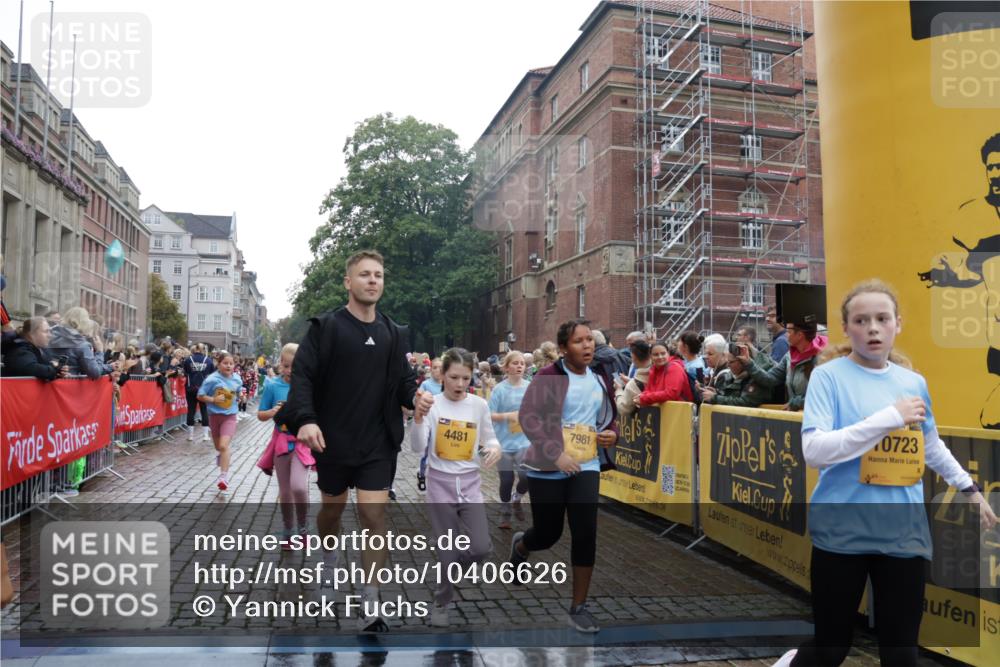 13.09.2026 - Kiel Lauf Yannick Fuchs http://msf.ph/oto/10406626 13.09.2026 08:59:15 Ziel 118, 3543, 3666, 3767, 3803, 4026, 4064, 4164, 4426, 4444, 6480, 6816, 7028, 7401, 7706, 8261, 9215, 9293, 9430, 9623, 10682, 11617, 11808, 27, 339, 512, 1119, 1348, 1848, 2725, 3242, 5106, 5201, 5536, 5537, 5629, 6151, 6573, 6883, 6896, 7223, 7407, 7739, 7916, 8944, 9773, 10211, 10292, 10334, 10821, 11201, 11252, 11386, 11575, 11924, 12297, 12517, 125, 579, 1413, 1549, 1792, 2342, 3165, 3537, 3890, 3958, 4481, 4498, 4886, 5016, 5131, 5590, 6943, 7337, 7371 meine-sportfotos.de