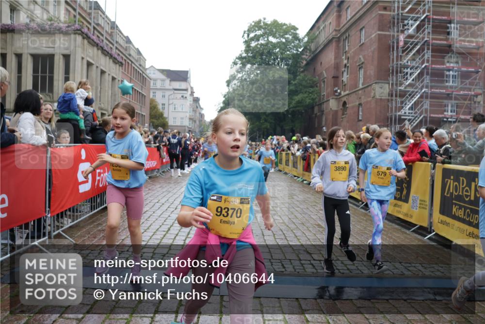13.09.2026 - Kiel Lauf Yannick Fuchs http://msf.ph/oto/10406644 13.09.2026 08:59:17 Ziel 118, 3543, 3666, 3767, 3803, 3958, 4064, 4164, 4426, 4444, 5590, 6480, 6816, 7337, 7371, 7401, 7706, 8261, 9215, 9293, 9430, 9623, 10682, 11617, 11808, 12004, 12383, 27, 339, 512, 1119, 1348, 1848, 2725, 3242, 4026, 5106, 5201, 5629, 6151, 6573, 6883, 6896, 7028, 7223, 7407, 7739, 7916, 8261, 8944, 9773, 10211, 10292, 10334, 10821, 11201, 11252, 11386, 11575, 11924, 12517, 125, 579, 1413, 1549, 1792, 2342, 3165, 3537, 3890, 4481, 4498, 4886, 5016, 5131, 6943 meine-sportfotos.de