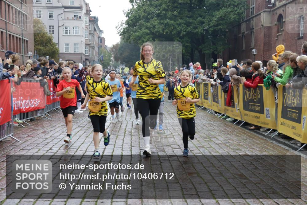 13.09.2026 - Kiel Lauf Yannick Fuchs http://msf.ph/oto/10406712 13.09.2026 08:59:26 Ziel 125, 1413, 1549, 1792, 2342, 3165, 3803, 3958, 4164, 4426, 4481, 4498, 4886, 5016, 5131, 5590, 6480, 6816, 6943, 6944, 7320, 7337, 7371, 7396, 7401, 7981, 8069, 8153, 9293, 9358, 9623, 10665, 10682, 10723, 11189, 11395, 11617, 11808, 12004, 12383, 118, 512, 1848, 2725, 3543, 3666, 3767, 4026, 4064, 4164, 4444, 5106, 5629, 6883, 6896, 7028, 7223, 7706, 7739, 7916, 8261, 8944, 9215, 9430, 10292, 10334, 11201, 11575, 579, 3537, 3890, 12517 meine-sportfotos.de