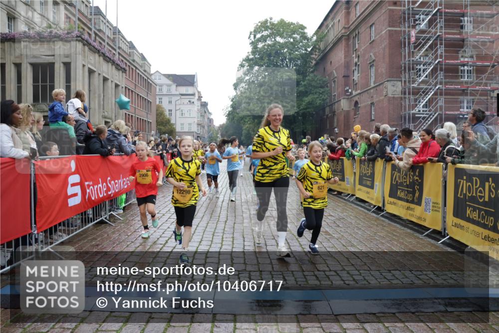 13.09.2026 - Kiel Lauf Yannick Fuchs http://msf.ph/oto/10406717 13.09.2026 08:59:26 Ziel 125, 1413, 1549, 1792, 2342, 3165, 3803, 3958, 4164, 4426, 4481, 4498, 4886, 5016, 5131, 5590, 6480, 6816, 6943, 6944, 7320, 7337, 7371, 7396, 7401, 7981, 8069, 8153, 9293, 9358, 9623, 10665, 10682, 10723, 11189, 11395, 11617, 11808, 12004, 12383, 118, 512, 1848, 2725, 3543, 3666, 3767, 4026, 4064, 4164, 4444, 5106, 5629, 6883, 6896, 7028, 7223, 7706, 7739, 7916, 8261, 8944, 9215, 9430, 10292, 10334, 11201, 11575, 579, 3537, 3890, 12517 meine-sportfotos.de