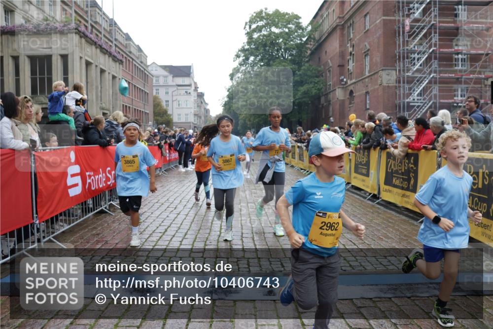 13.09.2026 - Kiel Lauf Yannick Fuchs http://msf.ph/oto/10406743 13.09.2026 08:59:29 Ziel 125, 579, 1413, 1549, 1792, 2342, 3165, 3803, 3890, 3958, 4426, 4481, 4498, 4886, 5016, 5131, 5590, 6943, 6944, 7320, 7337, 7371, 7396, 7401, 7981, 8069, 8153, 9293, 9358, 9370, 10665, 10723, 11189, 11395, 11570, 11617, 12004, 12383, 12586, 118, 512, 1848, 2725, 3543, 3666, 3767, 4026, 4064, 4164, 4444, 5106, 5629, 6480, 6816, 6883, 6896, 7028, 7223, 7706, 7739, 7916, 8261, 8944, 9215, 9430, 9623, 10334, 10682, 11201, 11575, 28, 3537, 12517 meine-sportfotos.de