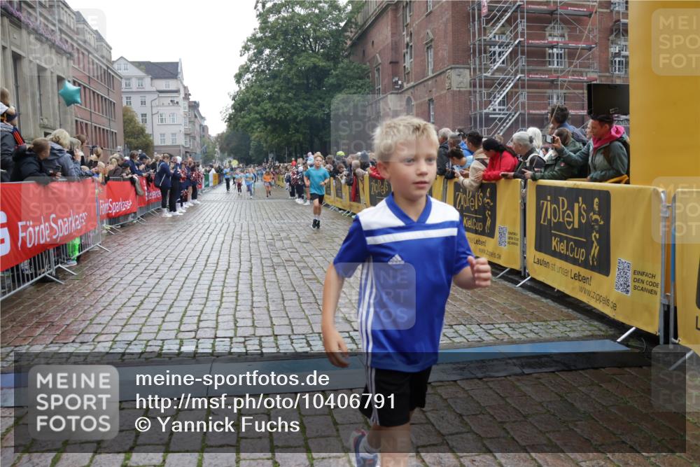 13.09.2026 - Kiel Lauf Yannick Fuchs http://msf.ph/oto/10406791 13.09.2026 08:59:32 Ziel 125, 579, 1413, 1549, 1792, 2342, 3165, 3537, 3890, 4481, 4498, 4886, 5016, 5131, 6943, 6944, 7320, 7337, 7371, 7396, 7981, 8069, 8153, 8530, 9358, 9370, 9394, 10665, 10723, 11189, 11364, 11395, 11570, 12383, 12586, 118, 512, 1848, 2725, 3543, 3666, 3767, 3803, 3958, 4026, 4064, 4164, 4426, 4444, 5106, 5590, 5629, 6480, 6816, 6883, 7028, 7337, 7371, 7401, 7706, 7739, 7916, 8261, 8944, 9215, 9293, 9430, 9623, 10334, 10682, 11201, 11575, 11617, 12004, 12383, 28 meine-sportfotos.de