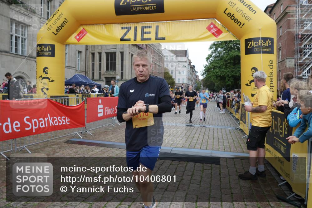 13.09.2026 - Kiel Lauf Yannick Fuchs http://msf.ph/oto/10406801 13.09.2026 10:33:05 Ziel 1327, 3997, 6988, 7030, 10181, 10552, 32, 342, 870, 875, 1393, 1467, 1612, 1801, 3327, 4236, 4393, 4512, 4963, 5721, 6337, 7471, 7650, 8033, 8621, 8683, 9123, 9222, 9879, 10338, 11299, 11319, 11597, 12353, 12728, 864, 1331, 1525, 1979, 2824, 3991, 4929, 5197, 5274, 5907, 6537, 7709, 8280, 9411, 9891, 9975, 10331, 10448, 10773, 11063, 11754, 12277, 12339, 3170, 3923, 4236, 4349, 4512, 6435, 8878, 11299, 11319, 11612, 12071, 12367 meine-sportfotos.de