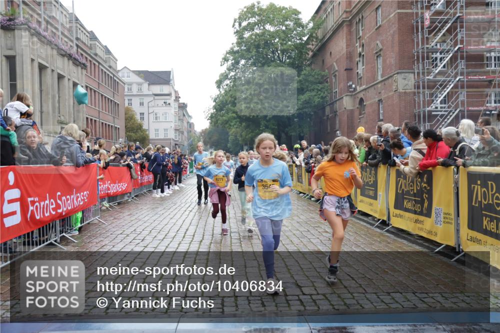 13.09.2026 - Kiel Lauf Yannick Fuchs http://msf.ph/oto/10406834 13.09.2026 08:59:40 Ziel 533, 579, 621, 1549, 2342, 2906, 2962, 3537, 3890, 4481, 7919, 7981, 8530, 8932, 9151, 9370, 9394, 10665, 10723, 11364, 11570, 11980, 12298, 12329, 12586, 118, 125, 1413, 1549, 1792, 2342, 3165, 3543, 3666, 3767, 3803, 3958, 4026, 4064, 4164, 4426, 4444, 4498, 4886, 5016, 5131, 5590, 6480, 6816, 6943, 6944, 7028, 7320, 7337, 7371, 7396, 7401, 7706, 8069, 8153, 8261, 9215, 9293, 9358, 9430, 9623, 10682, 10723, 11189, 11395, 11617, 12004, 12383, 28 meine-sportfotos.de