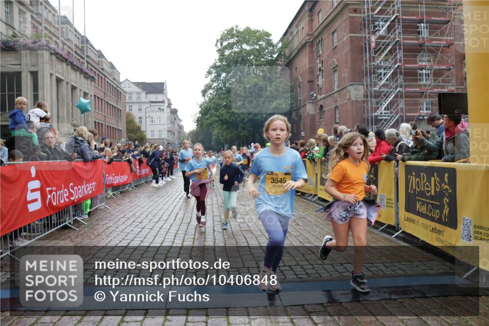 13.09.2026 - Kiel Lauf Yannick Fuchs http://msf.ph/oto/10406848 13.09.2026 08:59:41 Ziel 533, 579, 621, 2906, 2962, 3537, 3865, 3867, 3890, 4481, 7919, 7981, 8530, 8673, 8932, 9151, 9370, 9394, 9939, 10665, 11364, 11570, 11980, 12298, 12329, 12586, 118, 125, 1413, 1549, 1792, 2342, 3165, 3543, 3666, 3767, 3803, 3958, 4026, 4064, 4164, 4426, 4444, 4481, 4498, 4886, 5016, 5131, 5590, 6480, 6816, 6943, 6944, 7028, 7320, 7337, 7371, 7396, 7401, 7706, 7981, 8069, 8153, 8261, 9215, 9293, 9358, 9430, 9623, 10665, 10682, 10723, 11189, 11395, 11617, 12004, 12383, 28 meine-sportfotos.de