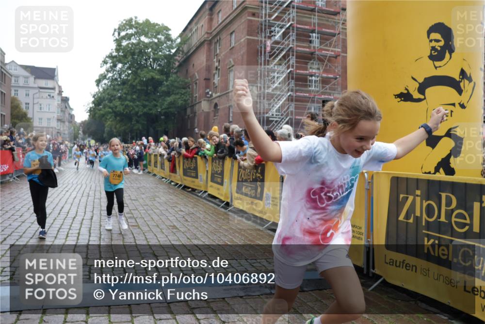13.09.2026 - Kiel Lauf Yannick Fuchs http://msf.ph/oto/10406892 13.09.2026 08:59:45 Ziel 28, 533, 621, 2906, 2962, 3537, 3865, 3867, 7919, 8530, 8673, 8932, 9036, 9151, 9394, 9939, 11364, 11980, 12298, 12329, 125, 579, 1413, 1549, 1792, 2342, 3165, 3537, 3543, 3666, 3767, 3803, 3890, 3958, 4064, 4164, 4426, 4444, 4481, 4498, 4886, 5016, 5131, 5590, 6480, 6816, 6943, 6944, 7320, 7337, 7371, 7396, 7401, 7706, 7981, 8069, 8153, 8530, 9293, 9358, 9370, 9394, 9430, 9623, 10665, 10682, 10723, 11189, 11395, 11570, 11617, 12004, 12383, 12586, 7746, 3543 meine-sportfotos.de