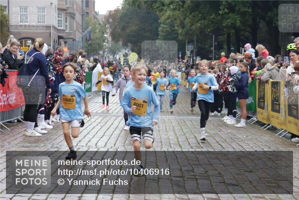 13.09.2026 - Kiel Lauf Yannick Fuchs http://msf.ph/oto/10406916 13.09.2026 08:59:48 Ziel 28, 533, 621, 2789, 2906, 2962, 3865, 3867, 7919, 8673, 8932, 9036, 9151, 9939, 11980, 12298, 12329, 125, 579, 1413, 1549, 1792, 2342, 3165, 3537, 3767, 3803, 3890, 3958, 4064, 4164, 4426, 4444, 4481, 4498, 4886, 5016, 5131, 5590, 6480, 6816, 6943, 6944, 7320, 7337, 7371, 7396, 7401, 7706, 7981, 8069, 8153, 8530, 9151, 9293, 9358, 9370, 9394, 9430, 9623, 10665, 10682, 10723, 11189, 11364, 11395, 11570, 11617, 12004, 12383, 12586, 4001, 7746, 9421, 10083, 3543 meine-sportfotos.de