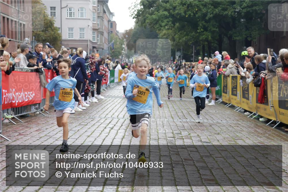 13.09.2026 - Kiel Lauf Yannick Fuchs http://msf.ph/oto/10406933 13.09.2026 08:59:49 Ziel 28, 533, 621, 2789, 2906, 2962, 3865, 3867, 7919, 8673, 8932, 9036, 9939, 11980, 12298, 12329, 125, 579, 1413, 1549, 1792, 2342, 3165, 3537, 3767, 3803, 3890, 3958, 4064, 4164, 4426, 4444, 4481, 4498, 4886, 5016, 5131, 5590, 6480, 6816, 6943, 6944, 7320, 7337, 7371, 7396, 7401, 7706, 7981, 8069, 8153, 8530, 9151, 9293, 9358, 9370, 9394, 9430, 9623, 10665, 10682, 10723, 11189, 11364, 11395, 11570, 11617, 12004, 12383, 12586, 4001, 7746, 9421, 10083, 3543 meine-sportfotos.de
