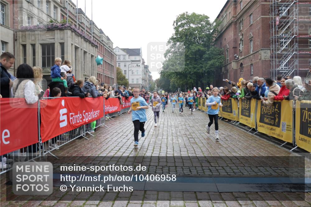 13.09.2026 - Kiel Lauf Yannick Fuchs http://msf.ph/oto/10406958 13.09.2026 08:59:51 Ziel 28, 533, 621, 2789, 2906, 2962, 3865, 3867, 7919, 8673, 9036, 9939, 12298, 125, 579, 1413, 1549, 1792, 2342, 3165, 3537, 3803, 3890, 3958, 4164, 4426, 4481, 4498, 4886, 5016, 5131, 5590, 6480, 6816, 6943, 6944, 7320, 7337, 7371, 7396, 7401, 7981, 8069, 8153, 8530, 8932, 9151, 9293, 9358, 9370, 9394, 9623, 10665, 10682, 10723, 11189, 11364, 11395, 11570, 11617, 11980, 12004, 12329, 12383, 12586, 4001, 4793, 7746, 9003, 9421, 9520, 10083, 3543 meine-sportfotos.de