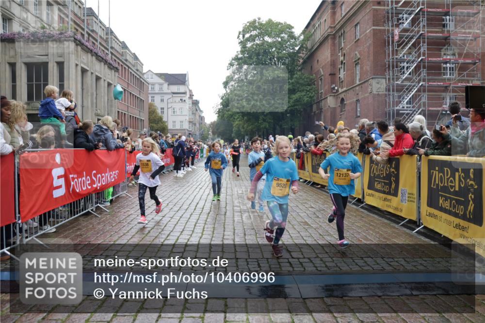 13.09.2026 - Kiel Lauf Yannick Fuchs http://msf.ph/oto/10406996 13.09.2026 08:59:54 Ziel 28, 533, 1871, 2789, 2962, 3545, 3568, 3865, 3867, 6271, 8673, 9036, 9939, 12298, 125, 533, 579, 621, 1413, 1549, 1792, 2342, 2906, 2962, 3165, 3537, 3803, 3890, 3958, 4426, 4481, 4498, 4886, 5016, 5131, 5590, 6943, 6944, 7320, 7337, 7371, 7396, 7401, 7919, 7981, 8069, 8153, 8530, 8932, 9151, 9293, 9358, 9370, 9394, 10665, 10723, 11189, 11364, 11395, 11570, 11617, 11980, 12004, 12329, 12383, 12586, 783, 1538, 4001, 4793, 7746, 9003, 9421, 9520, 10083 meine-sportfotos.de