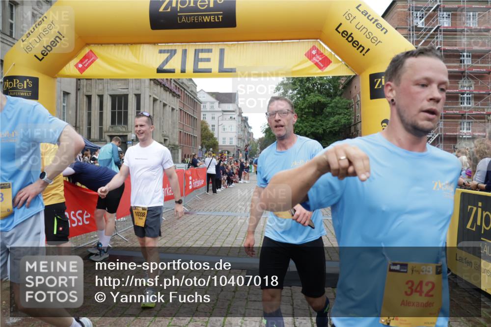 13.09.2026 - Kiel Lauf Yannick Fuchs http://msf.ph/oto/10407018 13.09.2026 10:33:25 Ziel 813, 864, 1331, 1525, 1979, 2824, 3991, 4929, 5197, 5274, 5907, 6537, 6775, 7709, 9411, 9891, 9975, 10331, 10448, 11063, 12339, 32, 1327, 1467, 3327, 3997, 5907, 6988, 7030, 8280, 9222, 9879, 10181, 10552, 10773, 11754, 12277, 435, 446, 1958, 2073, 2775, 3323, 3799, 3924, 4776, 5961, 6080, 6569, 6973, 7372, 8225, 8641, 8896, 8938, 8940, 10984, 11289, 11707, 12729, 32, 342, 3327, 4393, 4963, 6337, 7471, 7650, 9879, 10338, 11597 meine-sportfotos.de