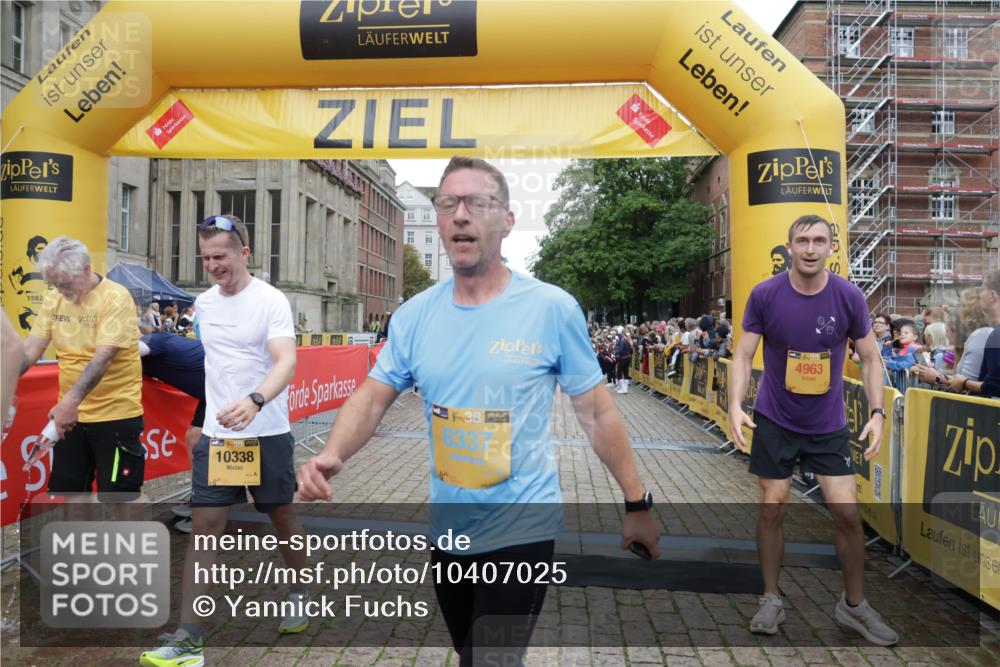 13.09.2026 - Kiel Lauf Yannick Fuchs http://msf.ph/oto/10407025 13.09.2026 10:33:25 Ziel 813, 864, 1331, 1525, 1979, 2824, 3991, 4929, 5197, 5274, 5907, 6537, 6775, 7709, 9411, 9891, 9975, 10331, 10448, 11063, 12339, 32, 1327, 1467, 3327, 3997, 5907, 6988, 7030, 8280, 9222, 9879, 10181, 10552, 10773, 11754, 12277, 435, 446, 1958, 2073, 2775, 3323, 3799, 3924, 4776, 5961, 6080, 6569, 6973, 7372, 8225, 8641, 8896, 8938, 8940, 10984, 11289, 11707, 12729, 32, 342, 3327, 4393, 4963, 6337, 7471, 7650, 9879, 10338, 11597 meine-sportfotos.de