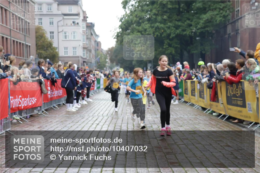 13.09.2026 - Kiel Lauf Yannick Fuchs http://msf.ph/oto/10407032 13.09.2026 08:59:57 Ziel 28, 780, 1871, 2789, 2918, 3545, 3568, 6271, 7624, 7746, 8692, 9036, 12371, 28, 125, 533, 579, 621, 1413, 1549, 1792, 2342, 2906, 2962, 3165, 3537, 3865, 3867, 3890, 4481, 4498, 4886, 5016, 5131, 6943, 6944, 7320, 7337, 7371, 7396, 7919, 7981, 8069, 8153, 8530, 8673, 8932, 9036, 9151, 9358, 9370, 9394, 9939, 10665, 10723, 11189, 11364, 11395, 11570, 11980, 12298, 12329, 12383, 12586, 65, 783, 1538, 4001, 4661, 4793, 4821, 9003, 9421, 9520, 10083, 12662 meine-sportfotos.de