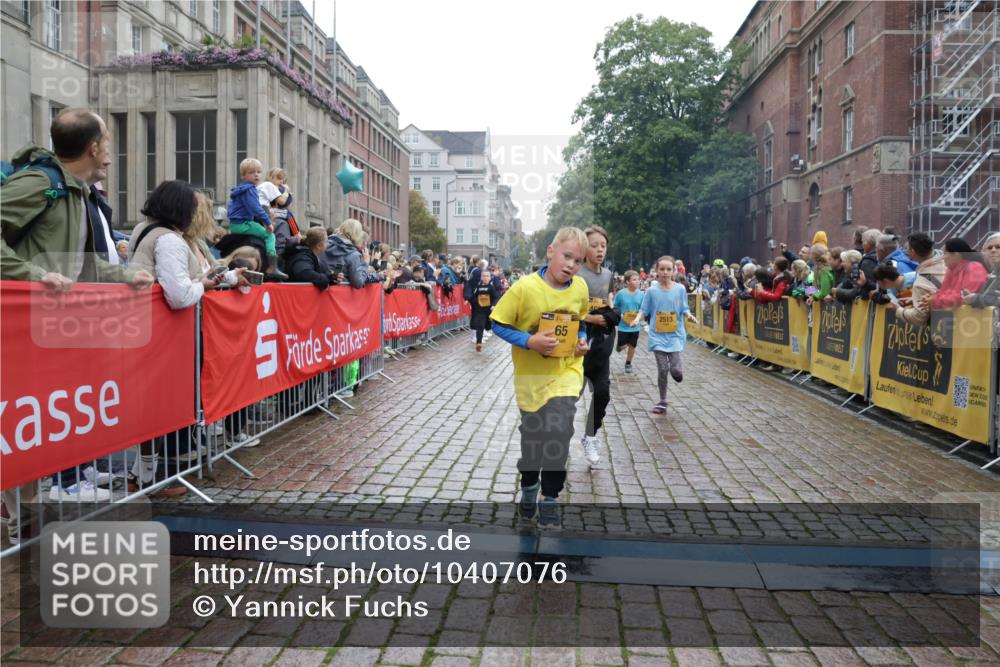 13.09.2026 - Kiel Lauf Yannick Fuchs http://msf.ph/oto/10407076 13.09.2026 09:00:00 Ziel 780, 1871, 2789, 2918, 3545, 3568, 6271, 7624, 7746, 8692, 12371, 28, 125, 533, 579, 621, 1413, 1549, 1792, 2342, 2906, 2962, 3165, 3537, 3865, 3867, 3890, 4481, 4498, 4886, 5016, 6943, 6944, 7320, 7396, 7919, 7981, 8153, 8530, 8673, 8932, 9036, 9151, 9358, 9370, 9394, 9939, 10665, 10723, 11189, 11364, 11570, 11980, 12298, 12329, 12586, 65, 783, 1538, 2513, 3549, 4001, 4661, 4793, 4821, 6258, 6606, 9003, 9421, 9520, 10083, 10592, 12662, 125, 1413 meine-sportfotos.de