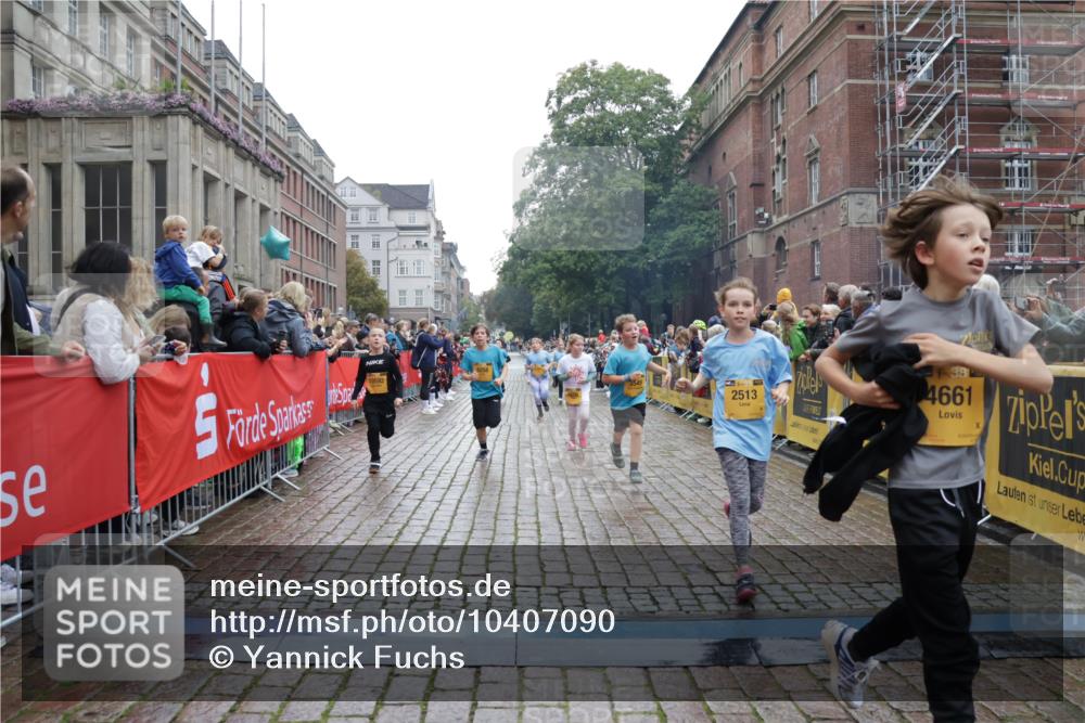 13.09.2026 - Kiel Lauf Yannick Fuchs http://msf.ph/oto/10407090 13.09.2026 09:00:02 Ziel 780, 1871, 2789, 2918, 3545, 3568, 4001, 6271, 7624, 7746, 8692, 10083, 12371, 28, 125, 533, 579, 621, 1413, 1549, 1792, 2342, 2906, 2962, 3165, 3537, 3865, 3867, 3890, 4481, 5016, 6943, 7320, 7396, 7919, 7981, 8153, 8530, 8673, 8932, 9036, 9151, 9370, 9394, 9939, 10665, 10723, 11364, 11570, 11980, 12298, 12329, 12586, 65, 783, 1538, 2513, 2894, 3549, 4661, 4793, 4821, 6258, 6606, 6808, 9003, 9421, 9520, 10592, 12051, 12662, 125, 1413, 1549, 1792, 2342, 3165 meine-sportfotos.de