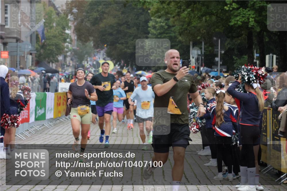 13.09.2026 - Kiel Lauf Yannick Fuchs http://msf.ph/oto/10407100 13.09.2026 10:33:37 Ziel 435, 446, 813, 1958, 2073, 2775, 3323, 3799, 3924, 4776, 5961, 6080, 6569, 6973, 7372, 8225, 8641, 8938, 8940, 10984, 11289, 11707, 12729, 864, 1327, 1331, 1525, 1979, 2824, 3991, 3997, 4929, 5197, 5274, 5907, 6537, 6775, 6988, 7030, 7709, 8280, 9411, 9891, 9975, 10181, 10331, 10448, 10552, 10773, 11063, 11754, 12277, 12339, 115, 908, 965, 1730, 2285, 4300, 4739, 5160, 7925, 8362, 8896, 9081, 10179, 11591, 11604 meine-sportfotos.de