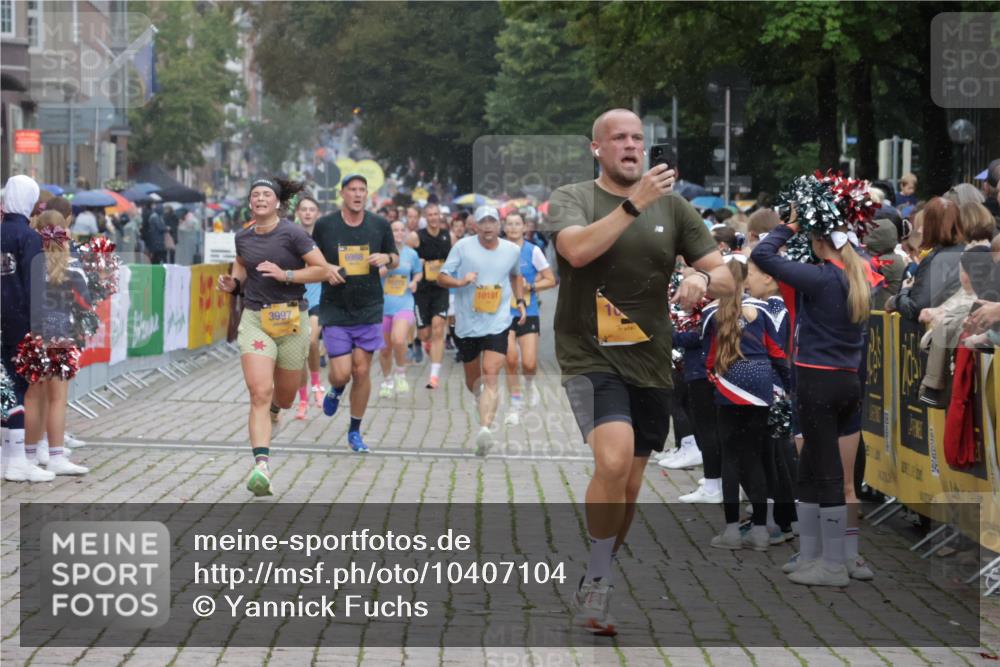 13.09.2026 - Kiel Lauf Yannick Fuchs http://msf.ph/oto/10407104 13.09.2026 10:33:37 Ziel 435, 446, 813, 1958, 2073, 2775, 3323, 3799, 3924, 4776, 5961, 6080, 6569, 6973, 7372, 8225, 8641, 8938, 8940, 10984, 11289, 11707, 12729, 864, 1327, 1331, 1525, 1979, 2824, 3991, 3997, 4929, 5197, 5274, 5907, 6537, 6775, 6988, 7030, 7709, 8280, 9411, 9891, 9975, 10181, 10331, 10448, 10552, 10773, 11063, 11754, 12277, 12339, 115, 908, 965, 1730, 2285, 4300, 4739, 5160, 7925, 8362, 8896, 9081, 10179, 11591, 11604 meine-sportfotos.de