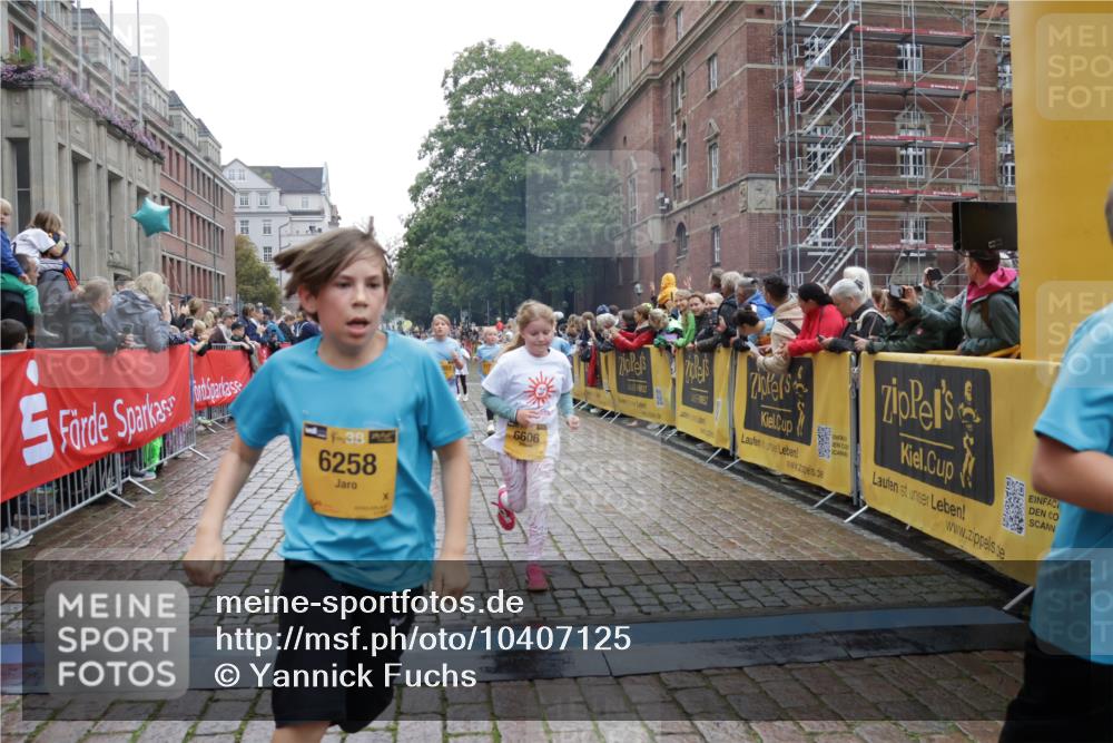 13.09.2026 - Kiel Lauf Yannick Fuchs http://msf.ph/oto/10407125 13.09.2026 09:00:04 Ziel 780, 1871, 2918, 3545, 3568, 4001, 6271, 7624, 7746, 8692, 9421, 10083, 12371, 28, 533, 579, 621, 1549, 1792, 2342, 2789, 2906, 2962, 3165, 3537, 3865, 3867, 3890, 4481, 7919, 7981, 8530, 8673, 8932, 9036, 9151, 9370, 9394, 9939, 10665, 10723, 11364, 11570, 11980, 12298, 12329, 12586, 65, 783, 1284, 1538, 2513, 2894, 3549, 4661, 4793, 4821, 6258, 6606, 6808, 9003, 9520, 10592, 11727, 12051, 12662, 125, 1413, 1549, 1792, 2342, 3165, 4481, 9370, 11570 meine-sportfotos.de